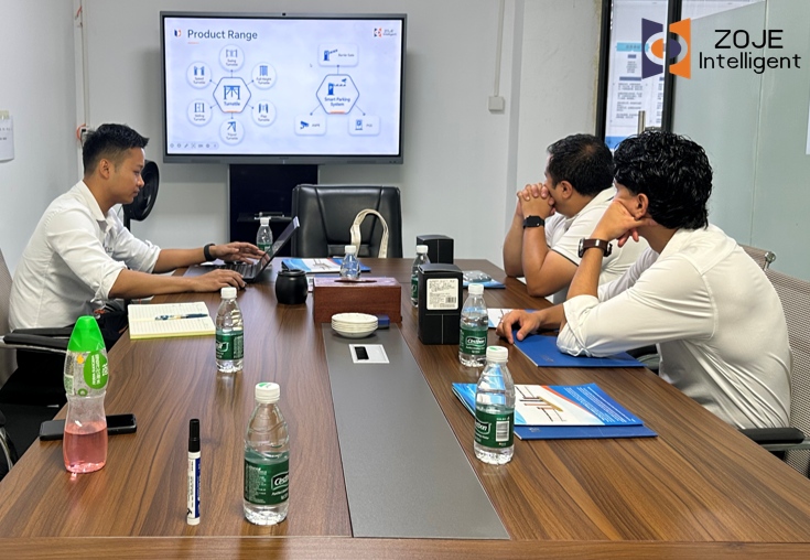 Valiosa visita in situ de clientes de Colombia a la fábrica de ZOJE